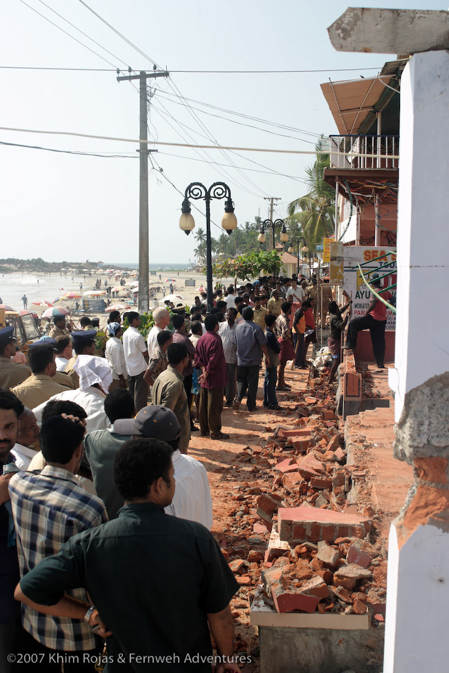 Kovalam Beach tearing down illegaly built structures.